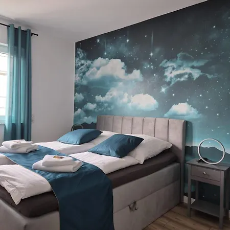 Luxsuite Still Und Komfort 2 Balkon Elektrogrill Tischfussball Tv-75 Zoll Apartment