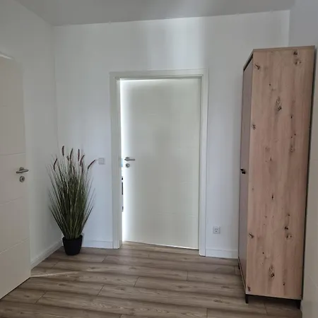 Apartman Luxsuite Still Und Komfort 2 Balkon Elektrogrill Tischfussball Tv-75 Zoll Dinslaken