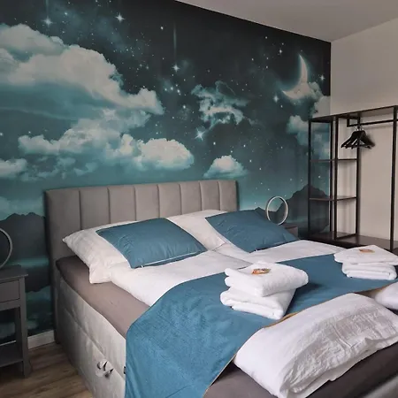 Luxsuite Still Und Komfort 2 Balkon Elektrogrill Tischfussball Tv-75 Zoll Apartman