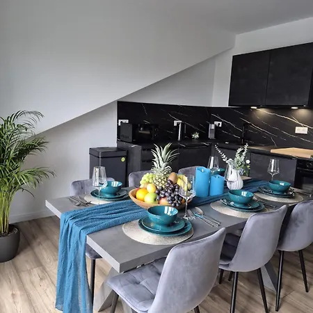 Luxsuite Still Und Komfort 2 Balkon Elektrogrill Tischfussball Tv-75 Zoll Apartman *