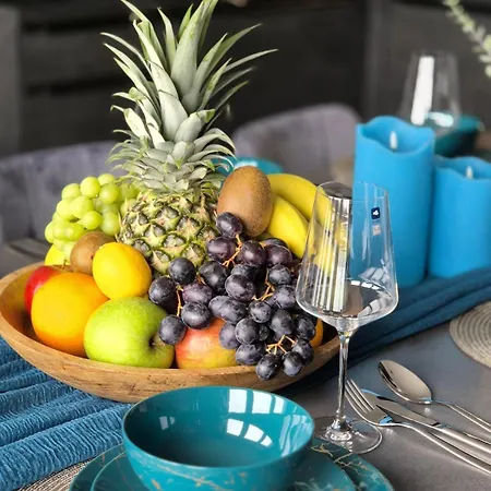 Luxsuite Still Und Komfort 2 Balkon Elektrogrill Tischfussball Tv-75 Zoll Apartment Dinslaken