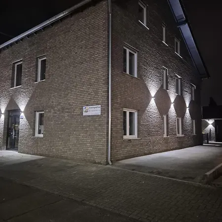 Luxsuite Still Und Komfort 2 Balkon Elektrogrill Tischfussball Tv-75 Zoll Lägenhet