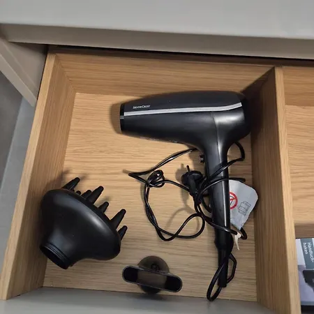 Luxsuite Still Und Komfort 2 Balkon Elektrogrill Tischfussball Tv-75 Zoll Apartman *