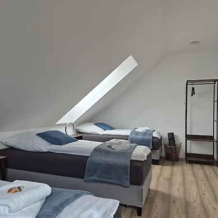Luxsuite Still Und Komfort 2 Balkon Elektrogrill Tischfussball Tv-75 Zoll Apartman Dinslaken