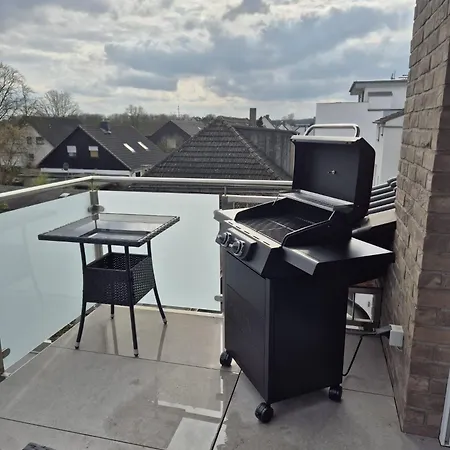 Luxsuite Still Und Komfort 2 Balkon Elektrogrill Tischfussball Tv-75 Zoll Dinslaken
