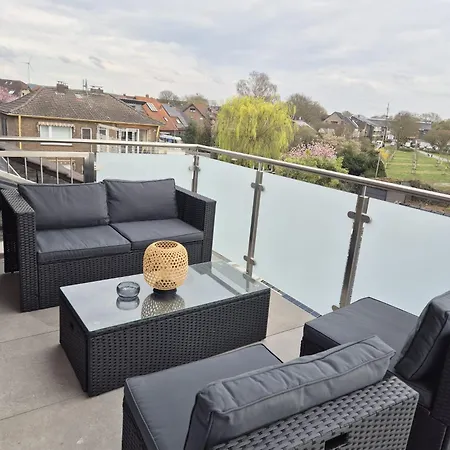 Luxsuite Still Und Komfort 2 Balkon Elektrogrill Tischfussball Tv-75 Zoll Apartment *