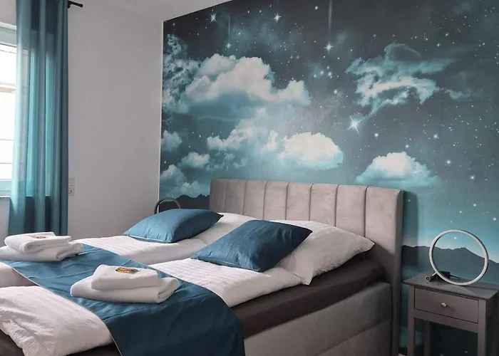 Luxsuite Still Und Komfort 2 Balkon Elektrogrill Tischfussball Tv-75 Zoll Apartman