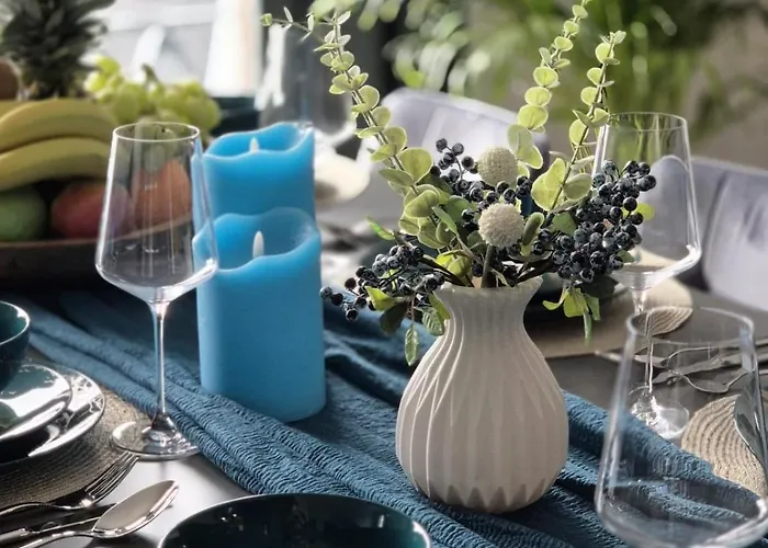 Luxsuite Still Und Komfort 2 Balkon Elektrogrill Tischfussball Tv-75 Zoll Apartman