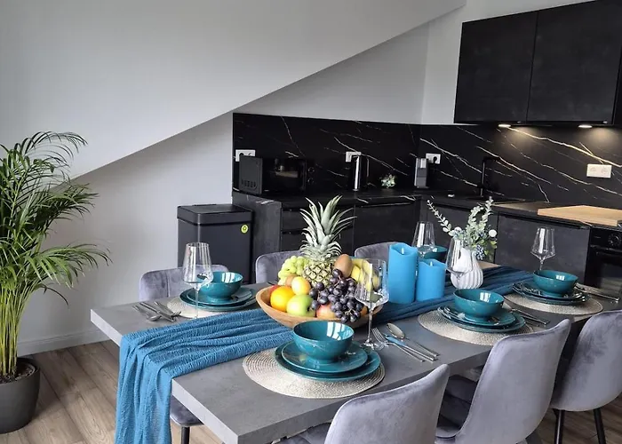 Luxsuite Still Und Komfort 2 Balkon Elektrogrill Tischfussball Tv-75 Zoll Apartman *