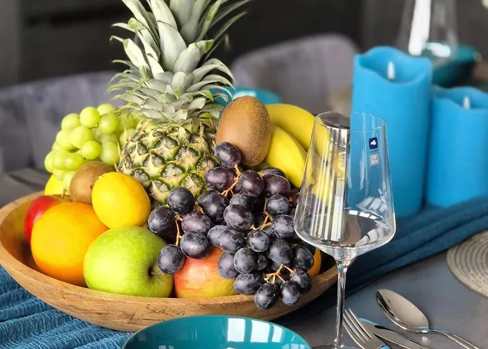 Luxsuite Still Und Komfort 2 Balkon Elektrogrill Tischfussball Tv-75 Zoll Apartman Dinslaken