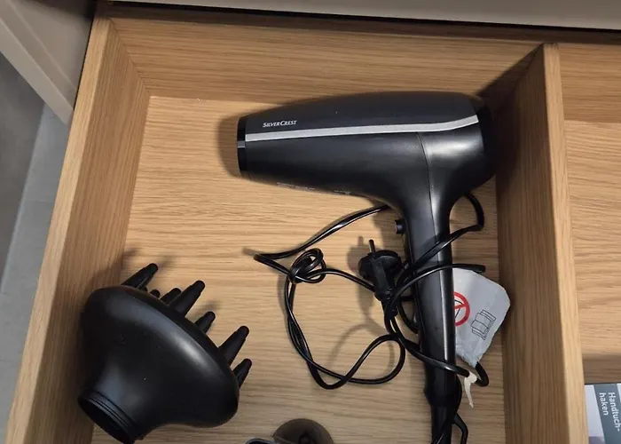 Luxsuite Still Und Komfort 2 Balkon Elektrogrill Tischfussball Tv-75 Zoll Lägenhet *