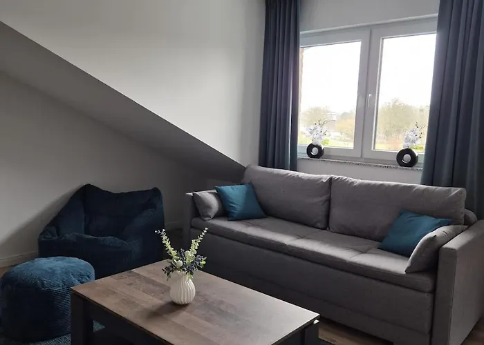 Luxsuite Still Und Komfort 2 Balkon Elektrogrill Tischfussball Tv-75 Zoll Lägenhet *