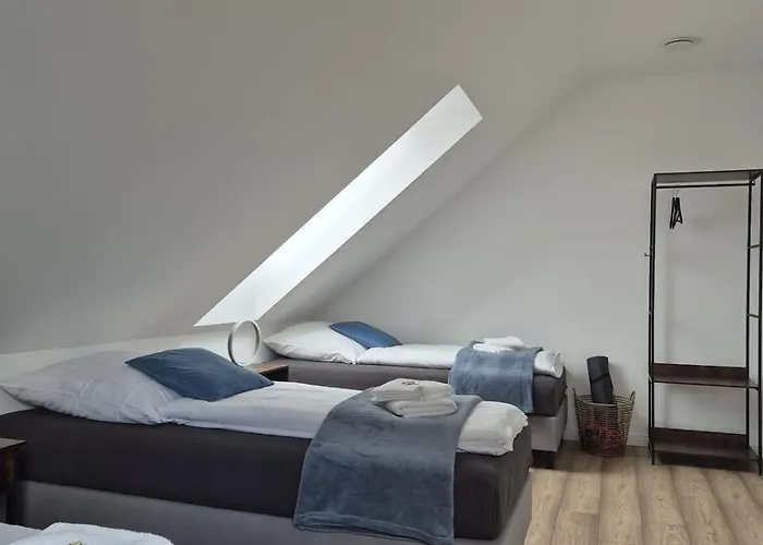 Luxsuite Still Und Komfort 2 Balkon Elektrogrill Tischfussball Tv-75 Zoll Apartman Dinslaken