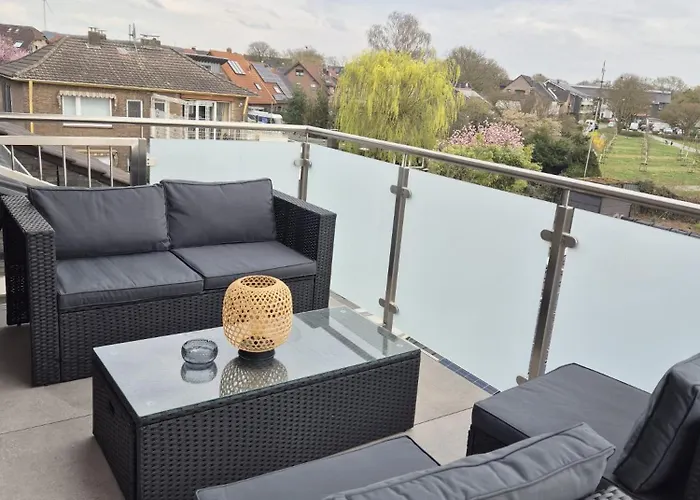 Luxsuite Still Und Komfort 2 Balkon Elektrogrill Tischfussball Tv-75 Zoll Apartman *